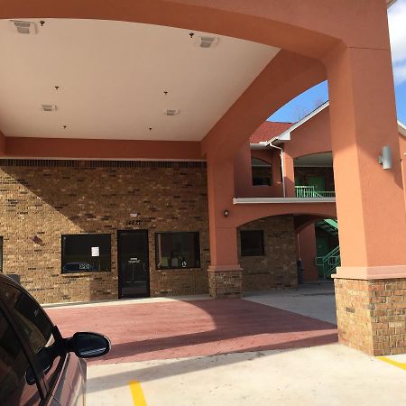 Classic Inn & Suites Хъмбъл Екстериор снимка