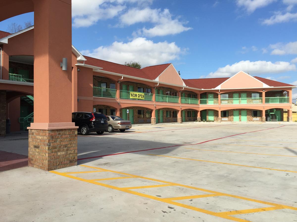 Classic Inn & Suites Хъмбъл Екстериор снимка