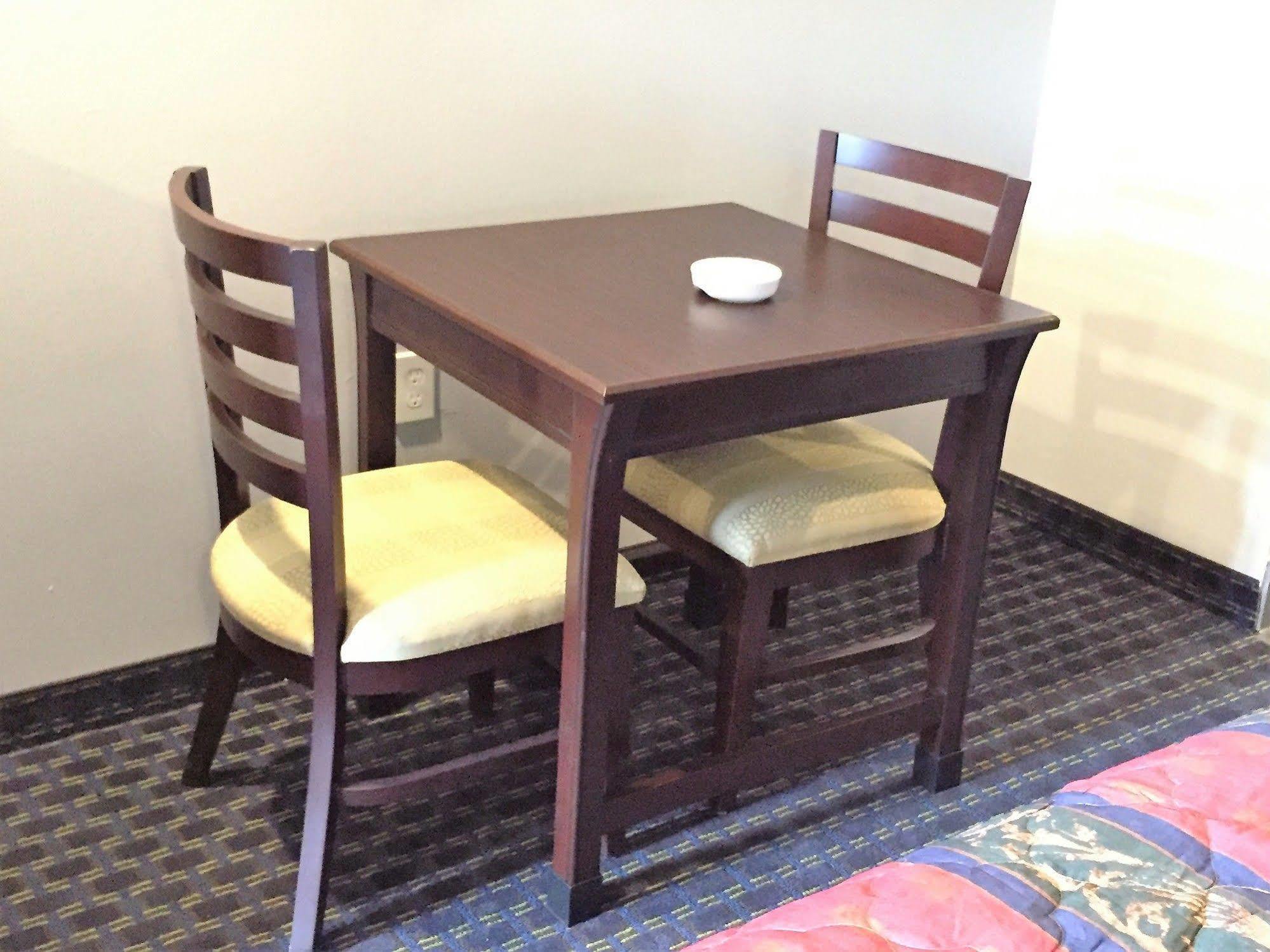 Classic Inn & Suites Хъмбъл Екстериор снимка