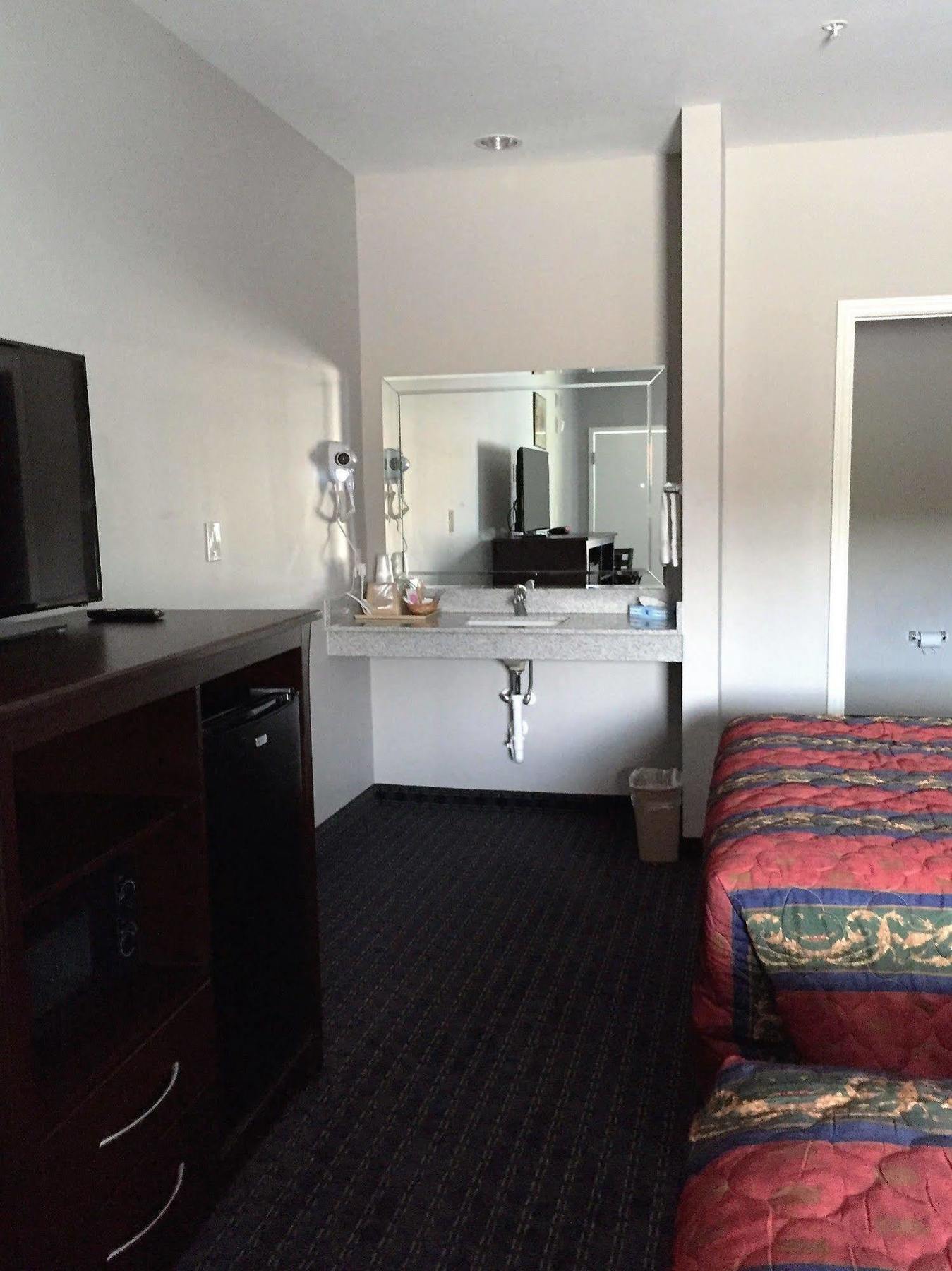 Classic Inn & Suites Хъмбъл Екстериор снимка